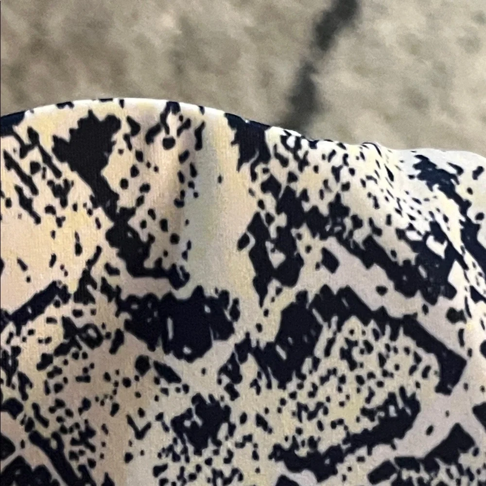 2X 🥂H P🥂 NWOT Zaful Snake Print Bikini Set - White & Blue - Picture 11 of 12